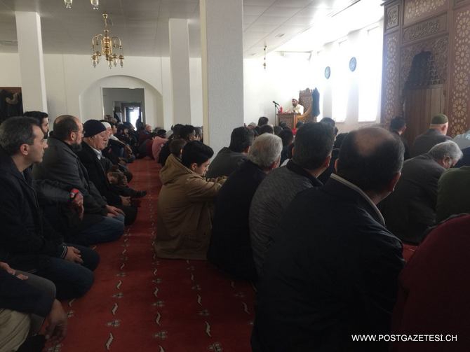 TATİL MÜSLÜMANLARA YARADI: CAMİLER DOLDU TAŞTI 1