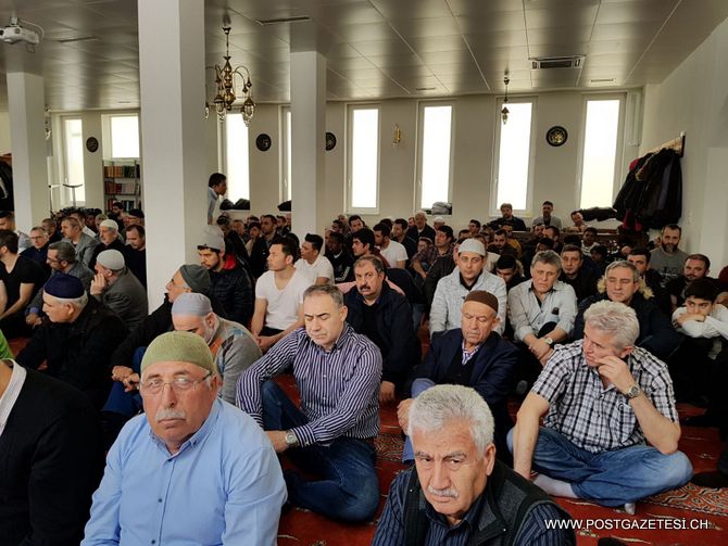 TATİL MÜSLÜMANLARA YARADI: CAMİLER DOLDU TAŞTI 11