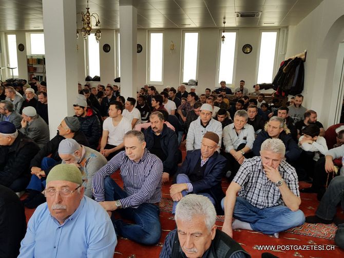 TATİL MÜSLÜMANLARA YARADI: CAMİLER DOLDU TAŞTI 7