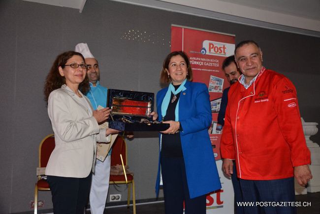 İŞ VE DİPLOMASİ DÜNYASI POST GAZETESİ  İFTARINDA BULUŞTU 10