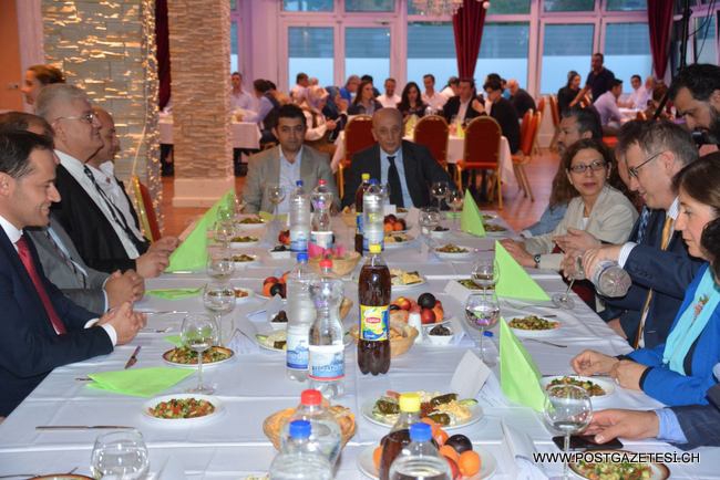 İŞ VE DİPLOMASİ DÜNYASI POST GAZETESİ  İFTARINDA BULUŞTU 13