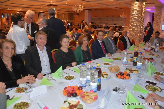 İŞ VE DİPLOMASİ DÜNYASI POST GAZETESİ  İFTARINDA BULUŞTU 18