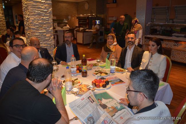 İŞ VE DİPLOMASİ DÜNYASI POST GAZETESİ  İFTARINDA BULUŞTU 21