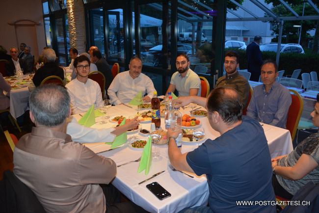 İŞ VE DİPLOMASİ DÜNYASI POST GAZETESİ  İFTARINDA BULUŞTU 24