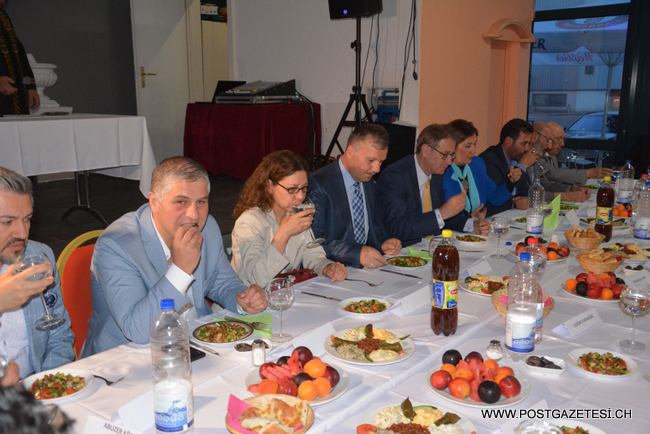 İŞ VE DİPLOMASİ DÜNYASI POST GAZETESİ  İFTARINDA BULUŞTU 31