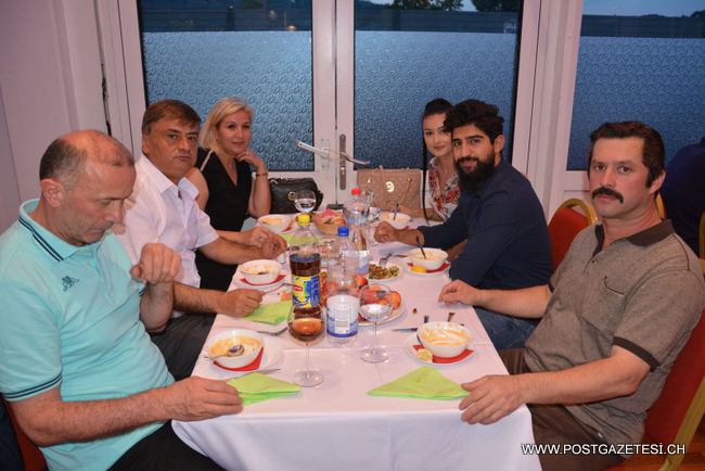 İŞ VE DİPLOMASİ DÜNYASI POST GAZETESİ  İFTARINDA BULUŞTU 37
