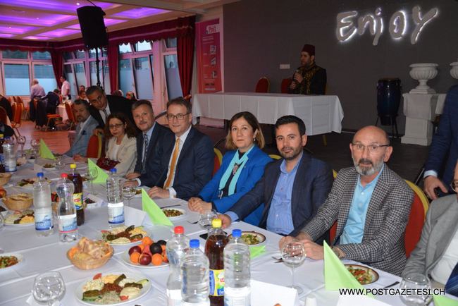 İŞ VE DİPLOMASİ DÜNYASI POST GAZETESİ  İFTARINDA BULUŞTU 42