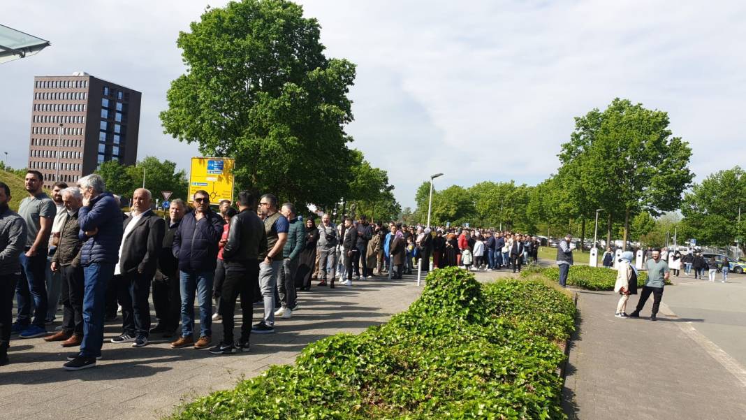 İsviçre'de 2.Tur için oy kullanma işlemi başladı 11