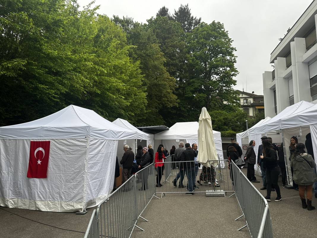 İsviçre'de 2.Tur için oy kullanma işlemi başladı 5