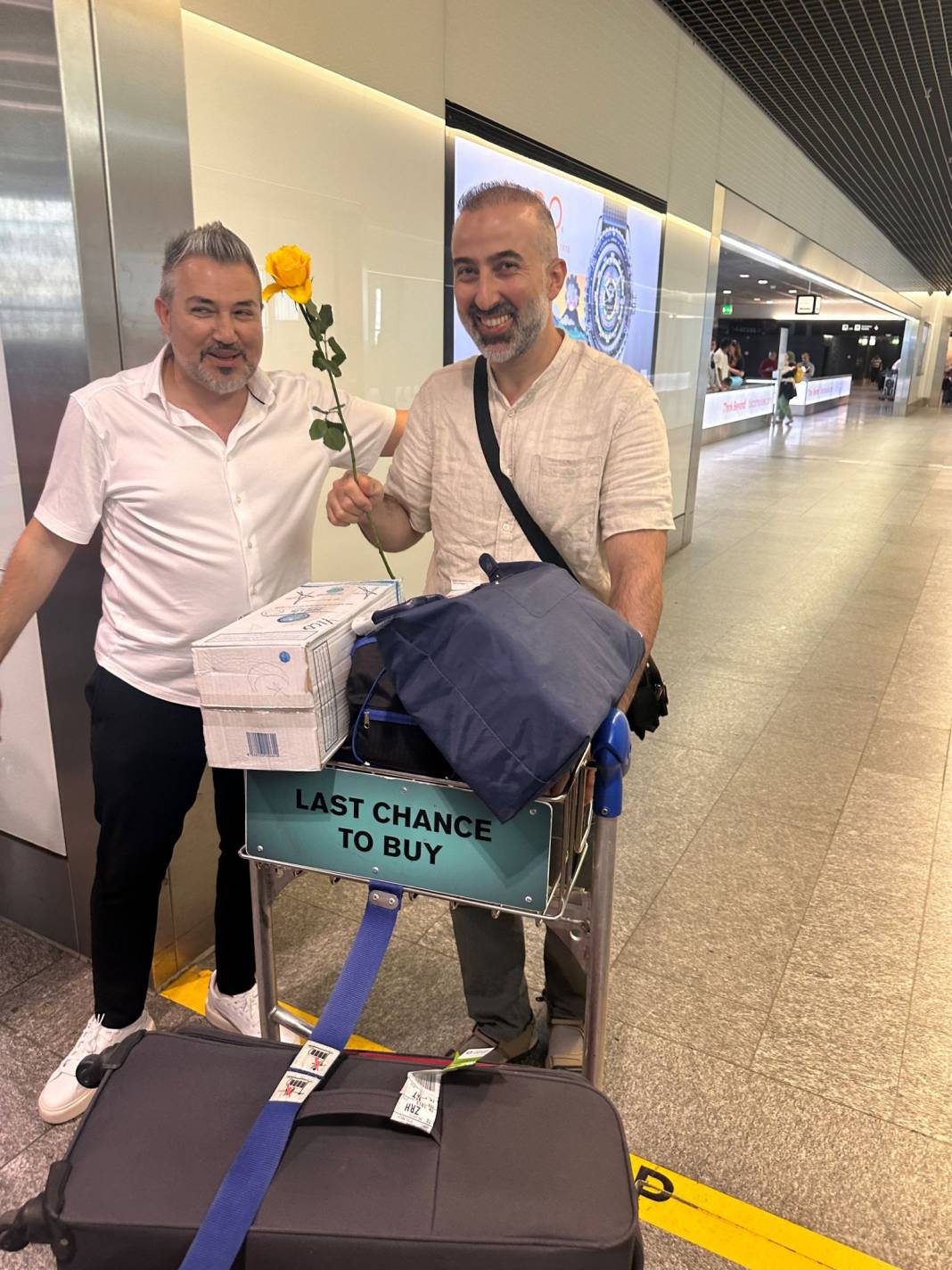 -Hacılarımız güllerle karşılandı