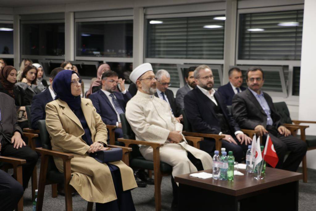Prof. Erbaş, gençlerle buluştu 1
