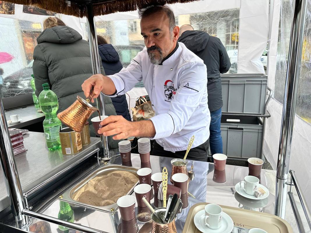 Zürih Başkonsolosluğundan Paradeplatz’da Türk Kahvesi Tanıtımı 1