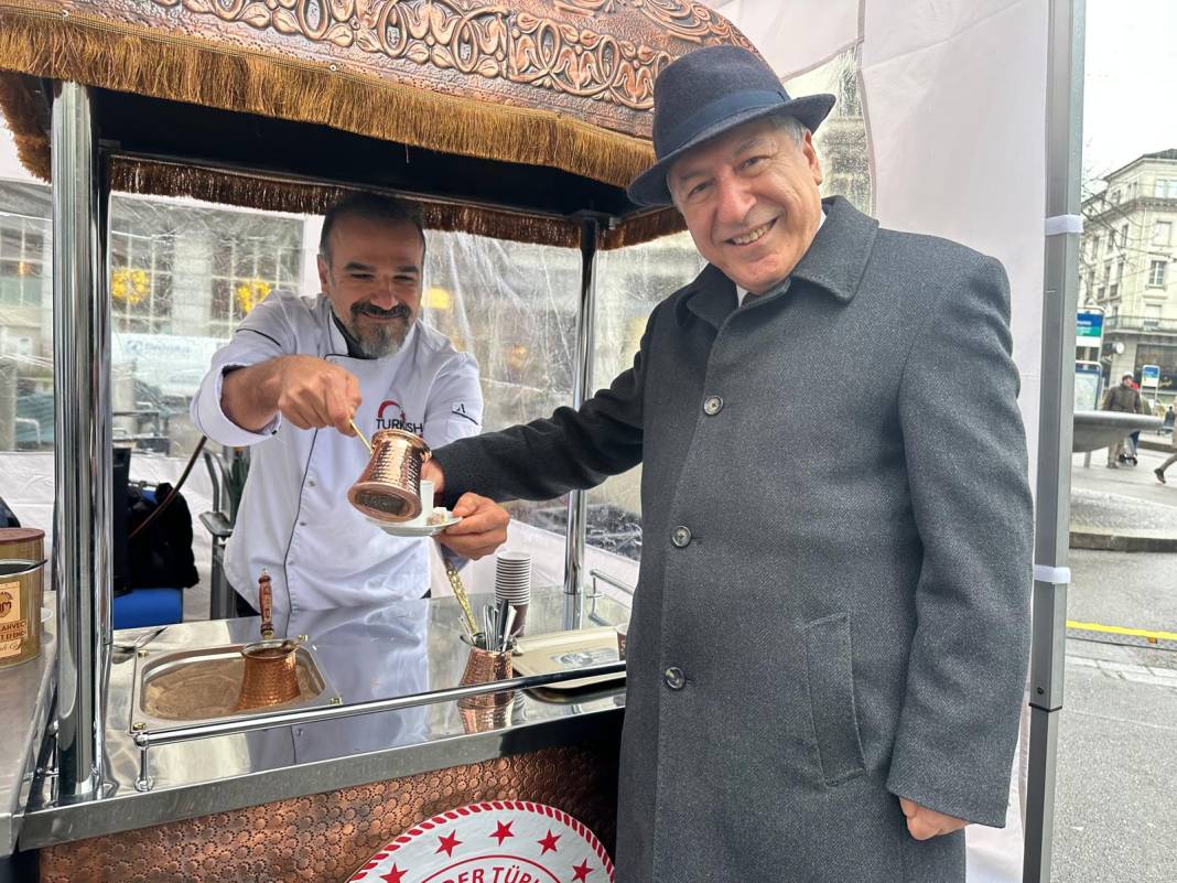 Zürih Başkonsolosluğundan Paradeplatz’da Türk Kahvesi Tanıtımı 5