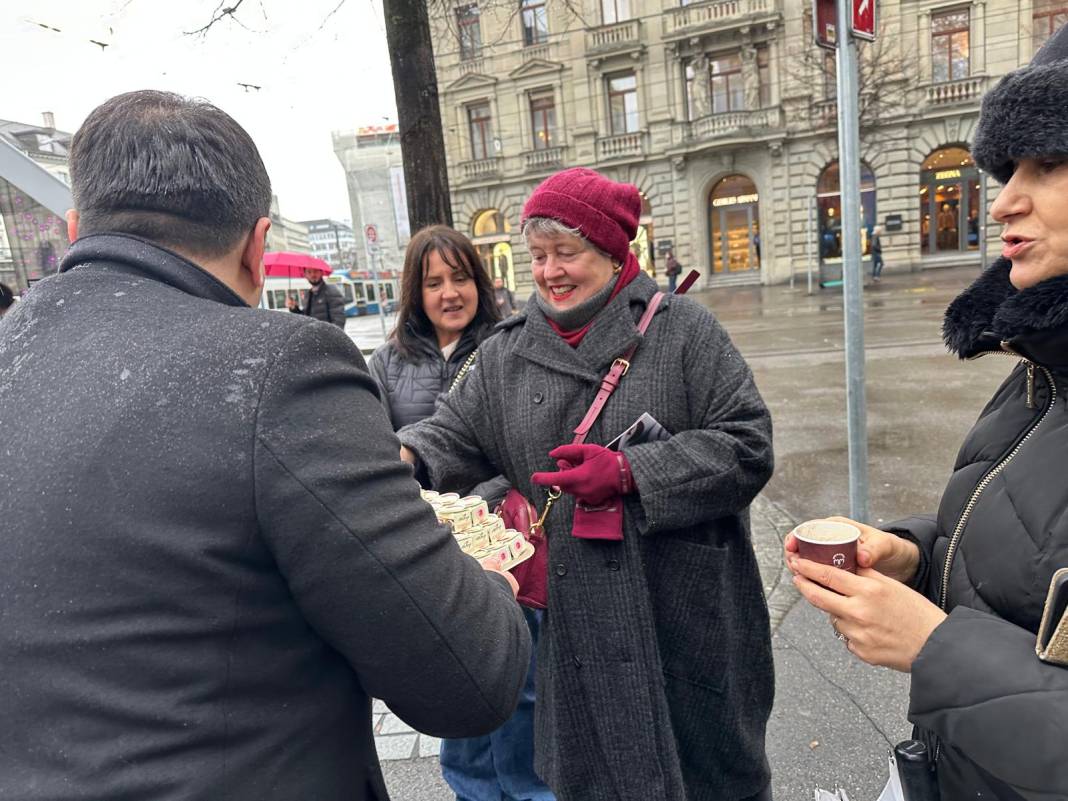 Zürih Başkonsolosluğundan Paradeplatz’da Türk Kahvesi Tanıtımı 6