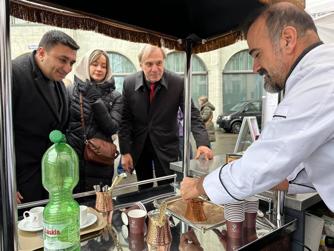 Zürih Başkonsolosluğundan Paradeplatz’da Türk Kahvesi Tanıtımı 8