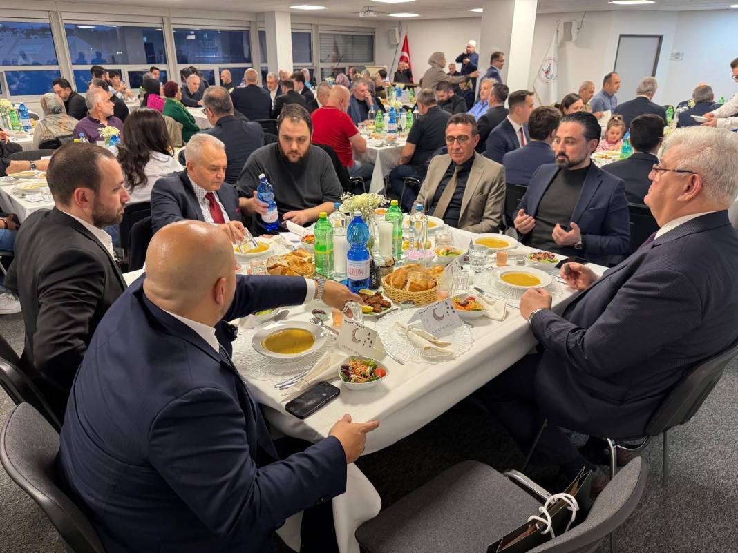 İsviçre Türk Diyanet Vakfı’nın İftarına Yoğun Katılım 14