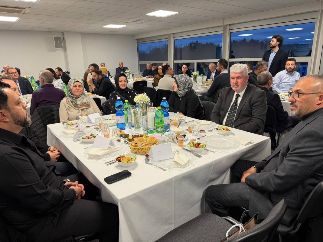 İsviçre Türk Diyanet Vakfı’nın İftarına Yoğun Katılım 15