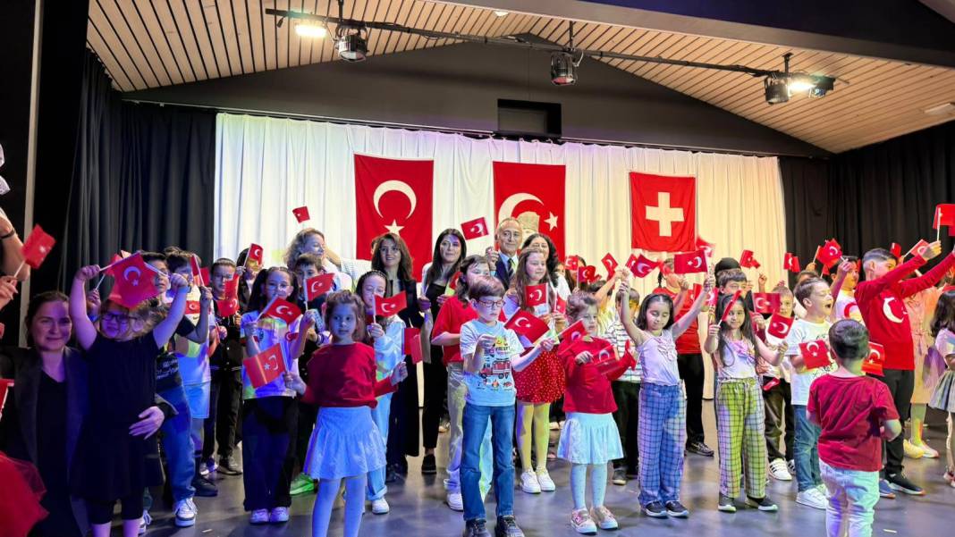 İsviçre’de 23 Nisan Coşkusu: Türk Çocuklarından Renkli Gösteriler 7