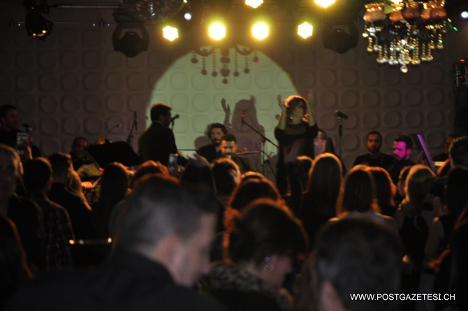 Sibel Can mest etti 15