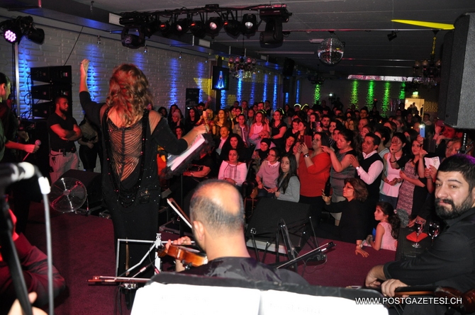 Sibel Can mest etti 25