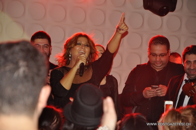 Sibel Can mest etti 53