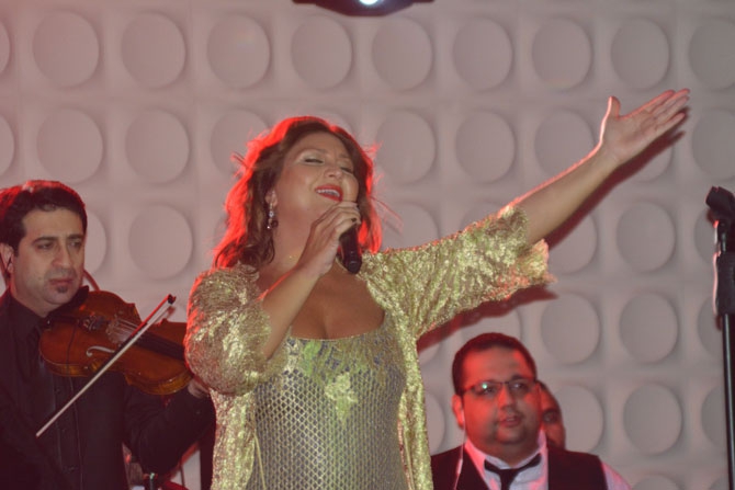Sibel Can mest etti 55