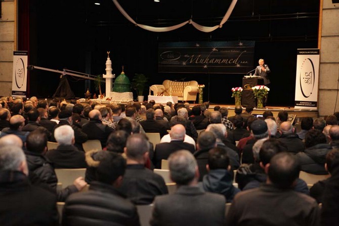 Kur’an ve Peygamber sevdalıları Dietikon Stadthalle’ye akın etti