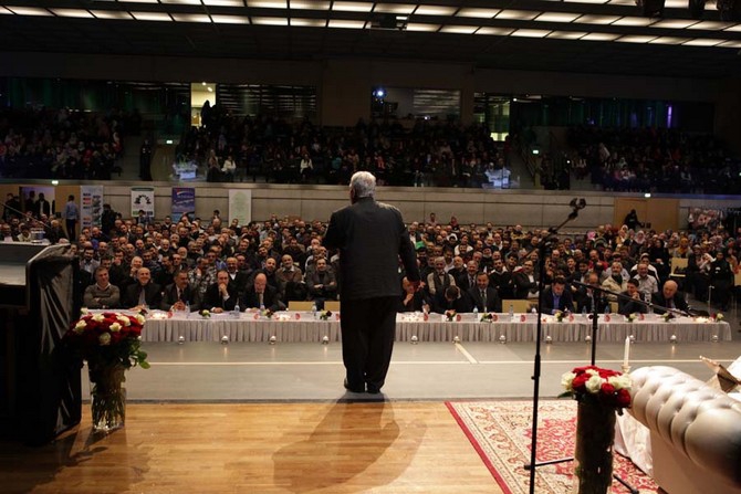 Kur’an ve Peygamber sevdalıları Dietikon Stadthalle’ye akın etti