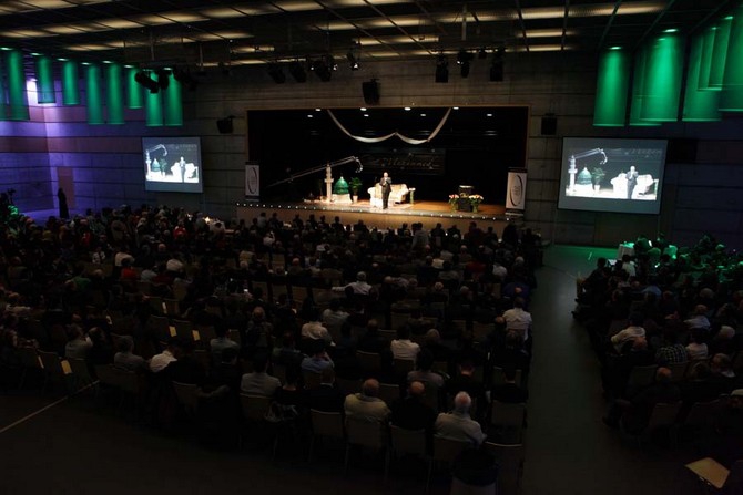 Kur’an ve Peygamber sevdalıları Dietikon Stadthalle’ye akın etti