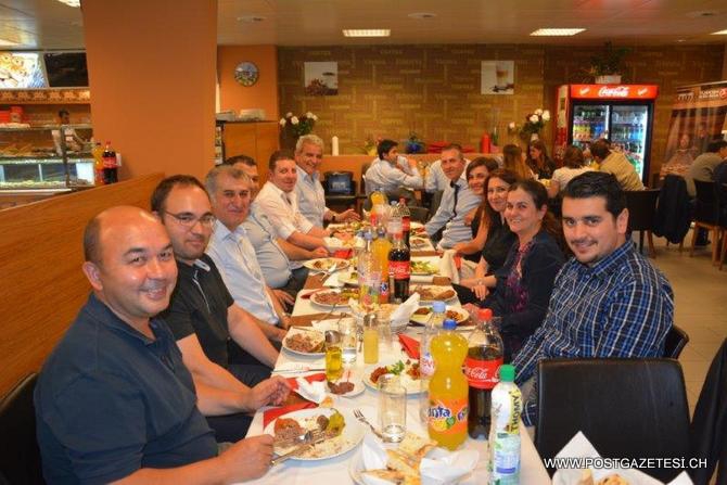 THY İftarda acentalarına Plaket dağıttı