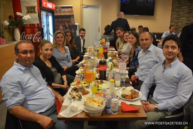 THY İftarda acentalarına Plaket dağıttı