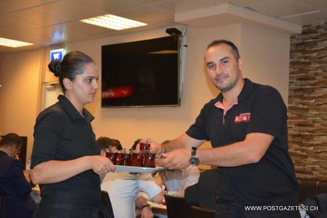 THY İftarda acentalarına Plaket dağıttı