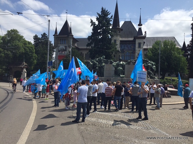 Çin’deki Vahşet İsviçre’de protesto edildi. 4