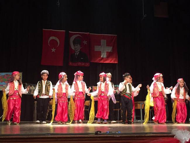 23 Nisan Renens/Lozan'da coşkuyla kutlandı 13