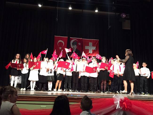 23 Nisan Renens/Lozan'da coşkuyla kutlandı