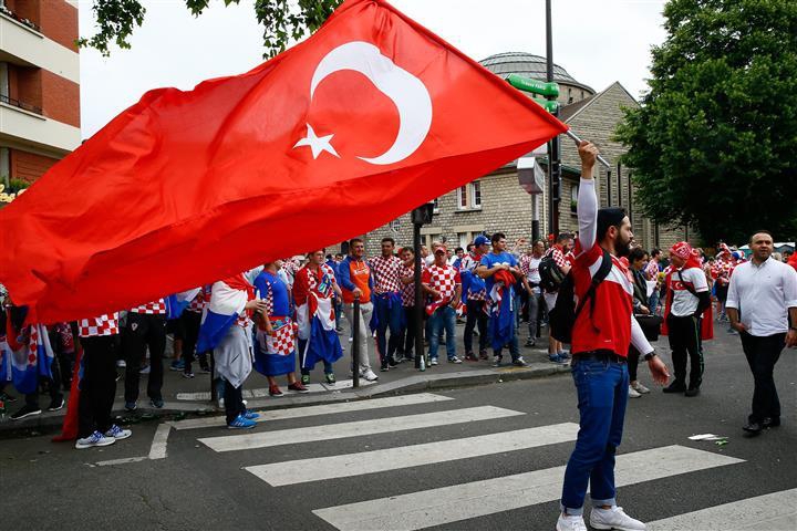 PARİS KIRMIZI BEYAZ 2