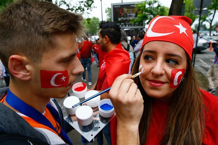 PARİS KIRMIZI BEYAZ 3