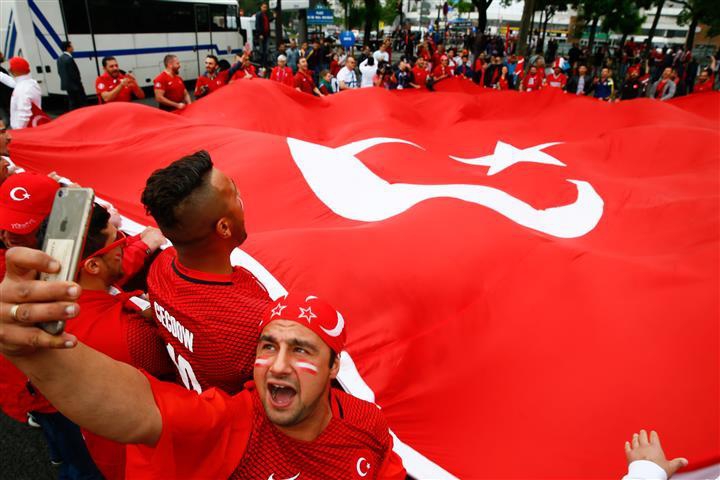 PARİS KIRMIZI BEYAZ 6