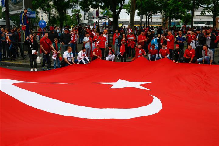 PARİS KIRMIZI BEYAZ 7
