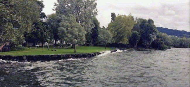 ŞİDDETLİ YAĞMURLAR SEL VE SU BASKINLARINA YOL AÇTI 15