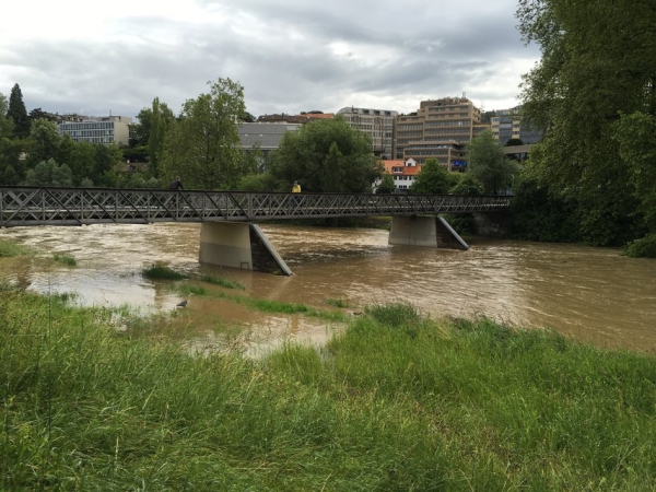 ŞİDDETLİ YAĞMURLAR SEL VE SU BASKINLARINA YOL AÇTI 16