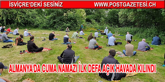 Almanya'da cuma namazı ilk defa açık havada kılındı