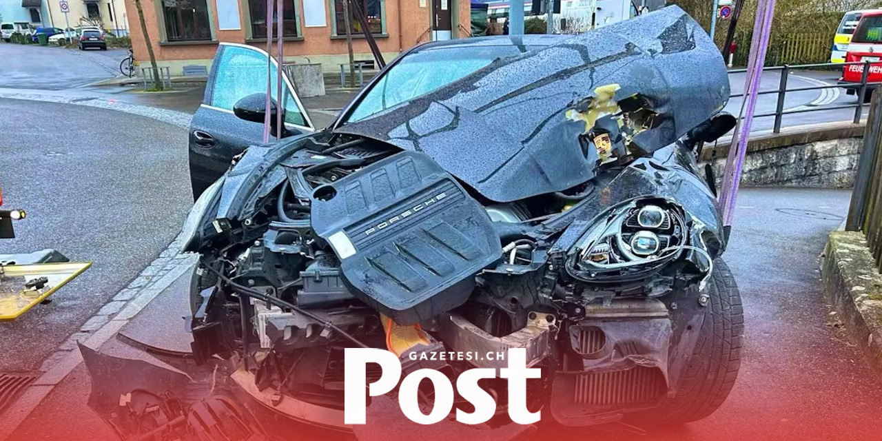 Çalıntı Porsche ile Polisten Kaçan Genç, Kaza Yaptı