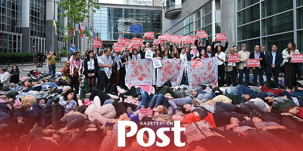 AP önünde yere uzanan aktivistler, İsrail'in Gazze'deki soykırımını protesto etti