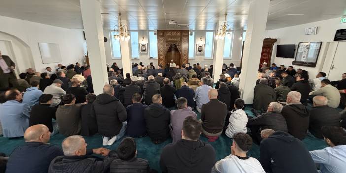 Zürih’te Bayram Sabahı: Camiler Taştı