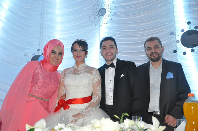 mehmet-ve-leylanin-dugunu.jpg mehmet-ve-leylanin-dugunu.jpg